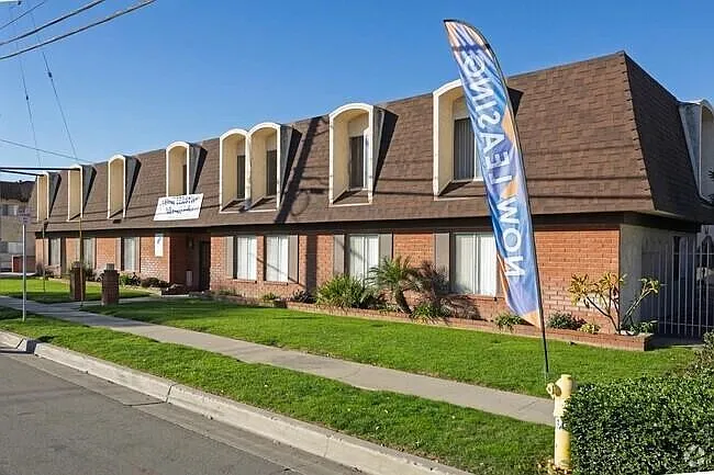 15751 Ryon Ave #7 — Photo 2