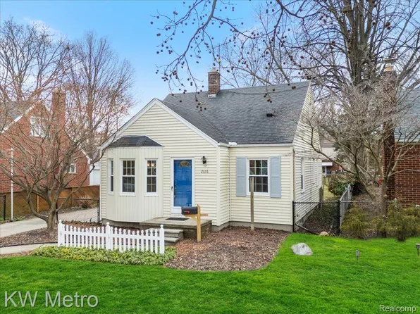 2616 Academy St, Dearborn, MI 48124
