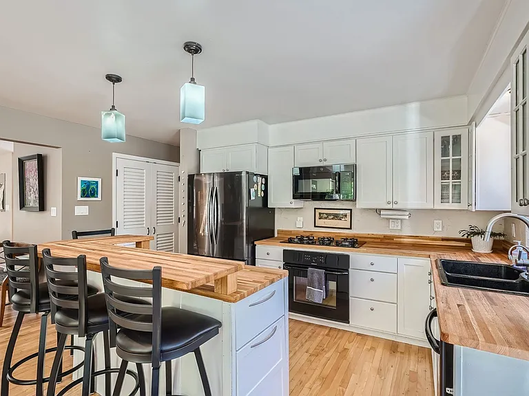 860 Willowbrook Rd — Photo 11