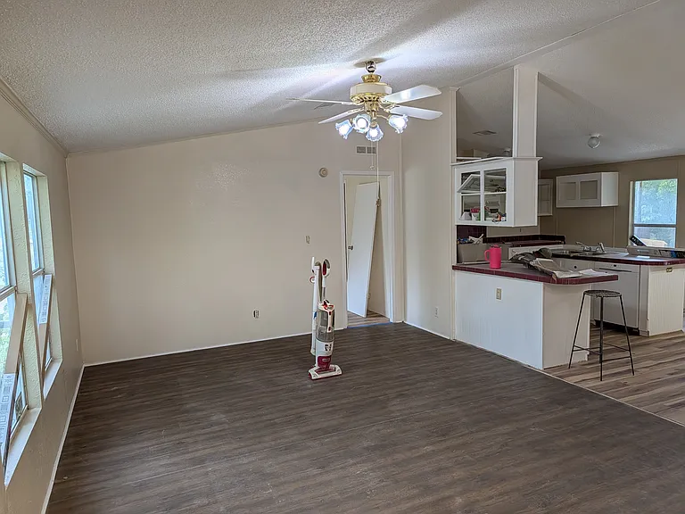 610 Hamilton Creek Dr — Photo 5