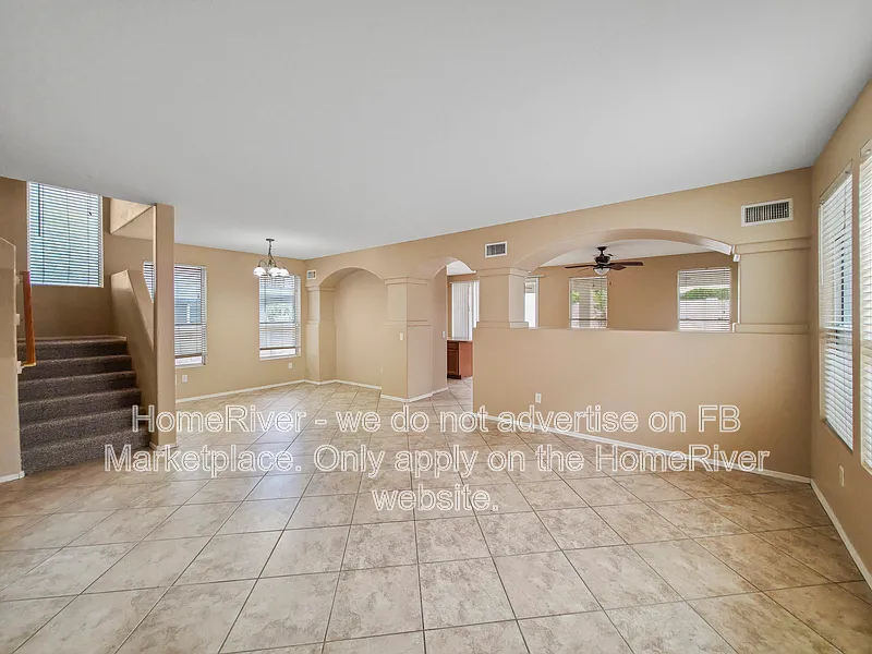 5 bed, 2.0 bath, 2543 sqft, $2,395 — Photo 4