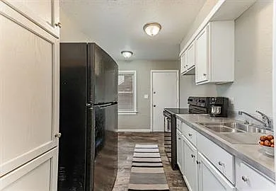Central Park Apartments — Photo 13
