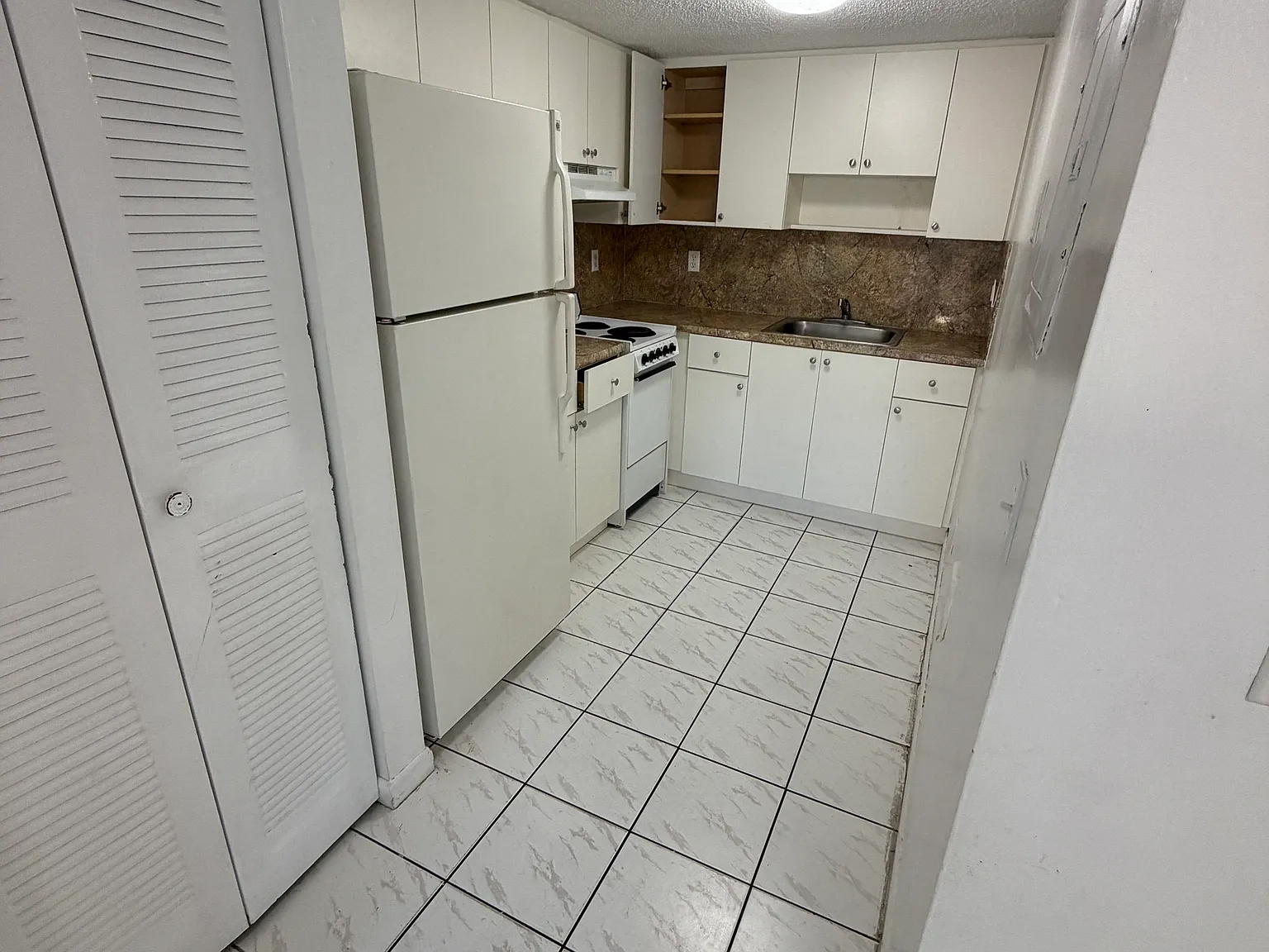 2 bed, $2,000 — Photo 4