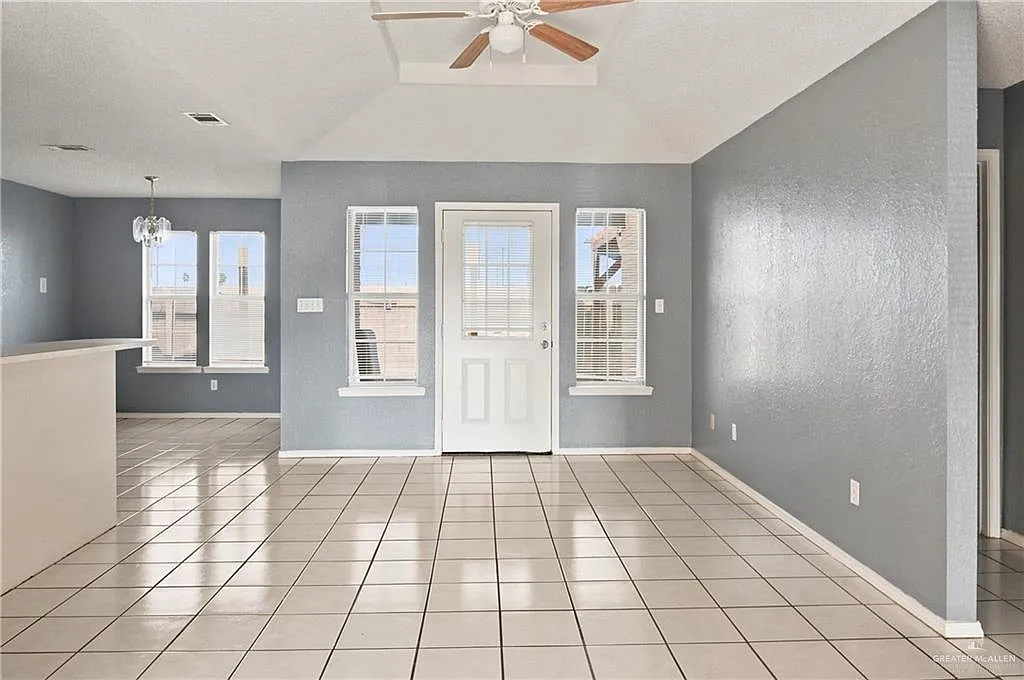2 bed, 2.0 bath, 1168 sqft, $1,500 — Photo 2