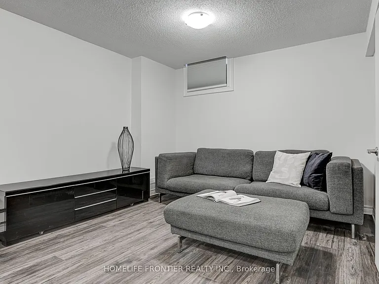 29 Madsen Cres #BASEMENT — Photo 4