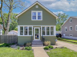 318 S 11th Ave, St Charles, IL 60174