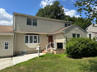 15 Mida Ct FLOOR 2, West Babylon, NY 11704
