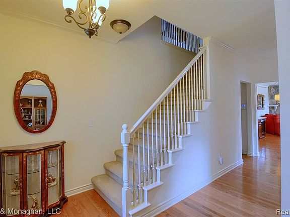 3rd image of 14 River Ct