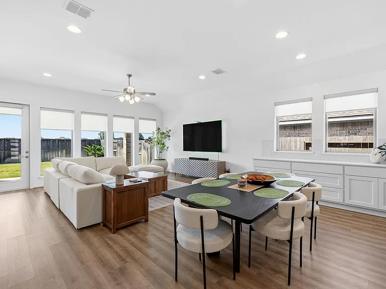 11951 Sawgrass Dr — Photo 9