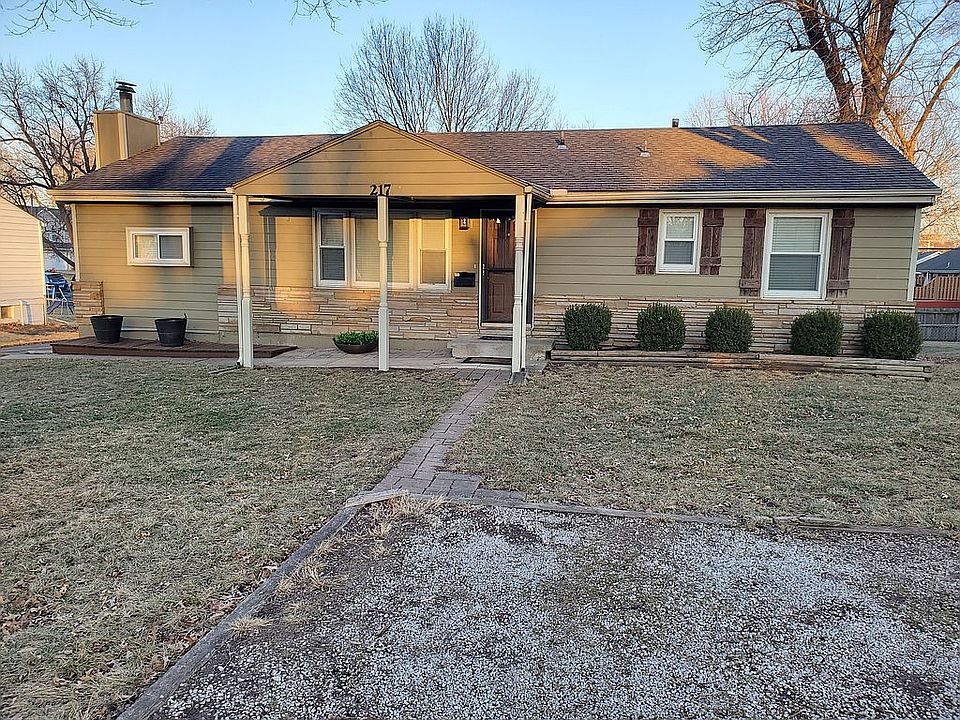 1st image of 217 NE Eastridge St