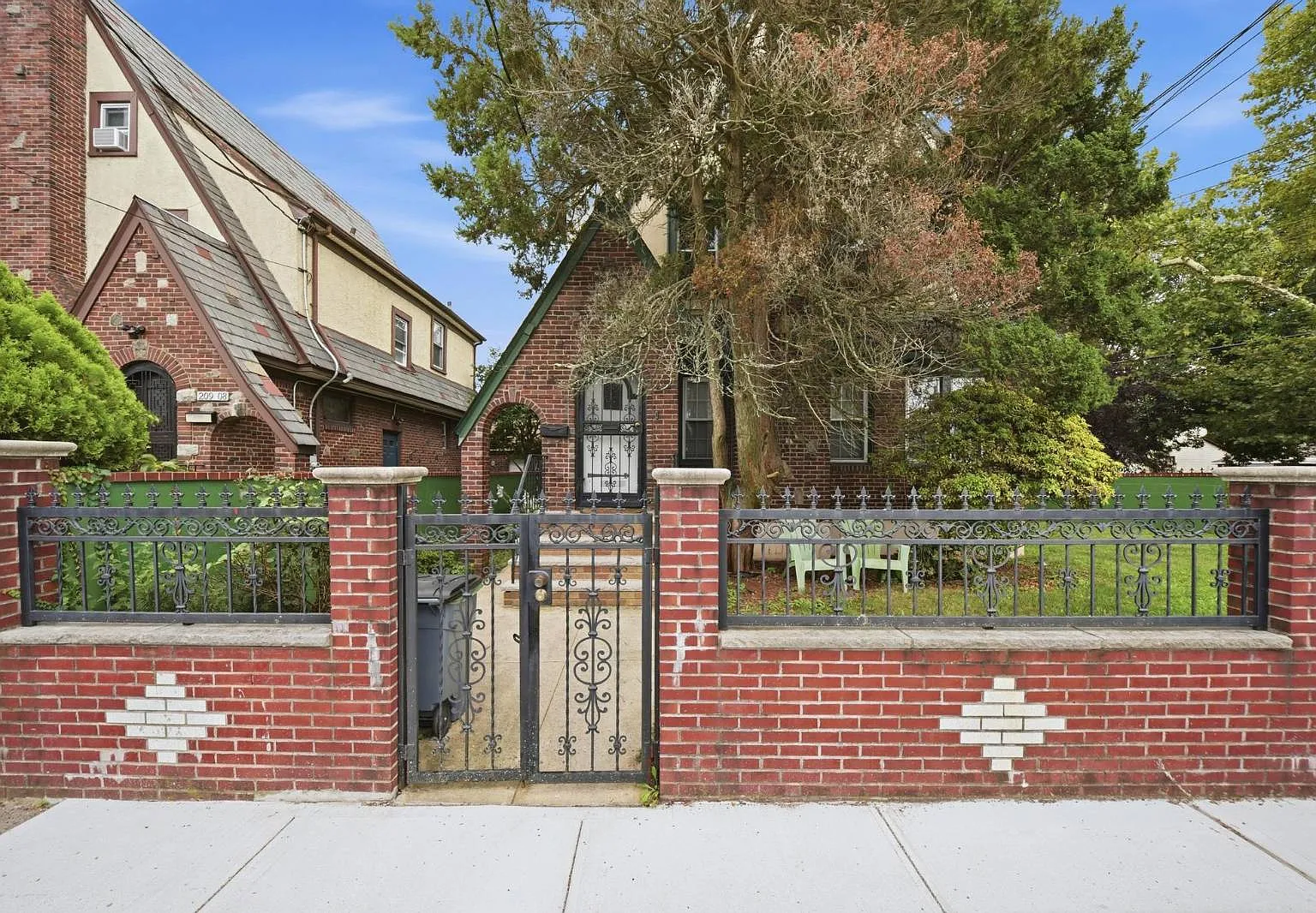 4 bed, 2.5 bath, 1883 sqft, $4,000 — Photo 1
