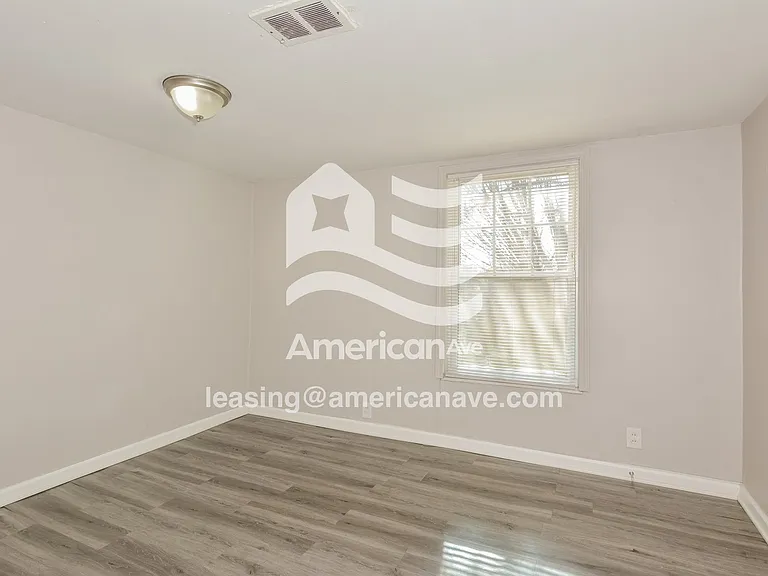 417926_012_wm_-_bedroom_13458442.jpg