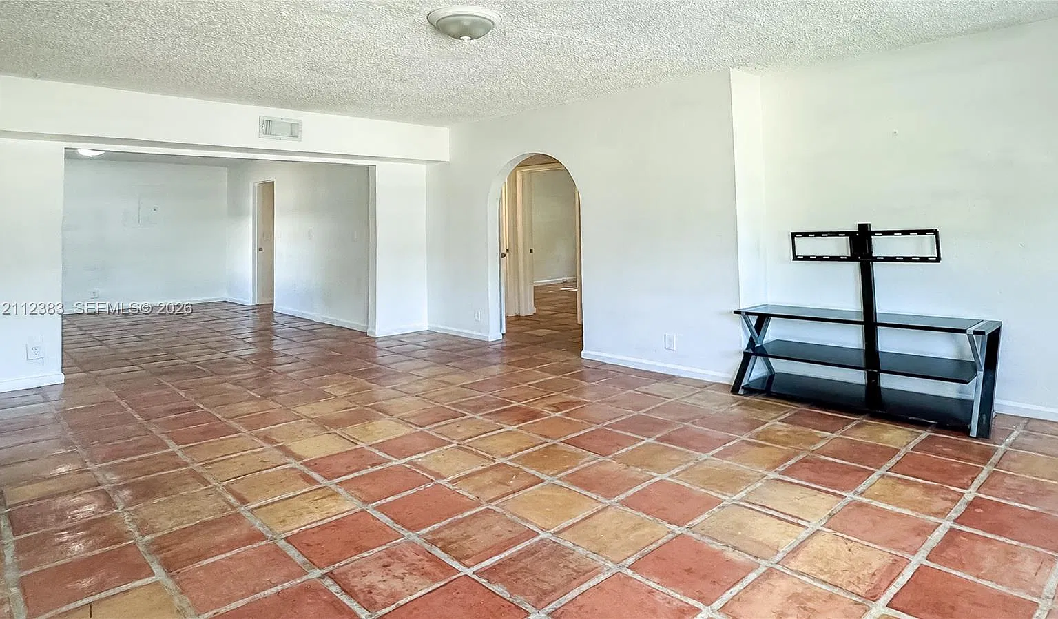 Country Club Acres 4 — Photo 4