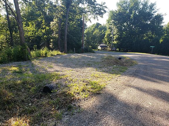 3rd image of 3073 E Lakeshore Dr