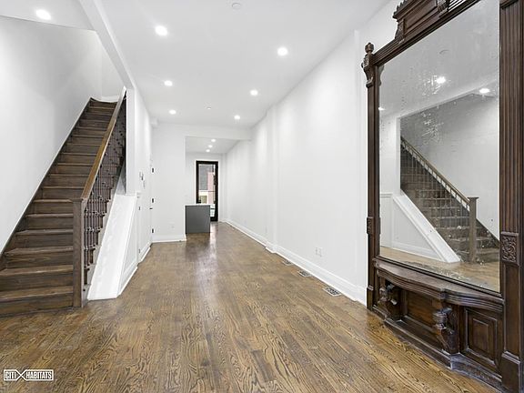 2nd image of 263 W 132nd St