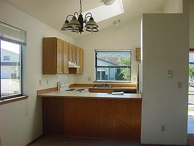 4th image of 825 S 22nd Pl #B