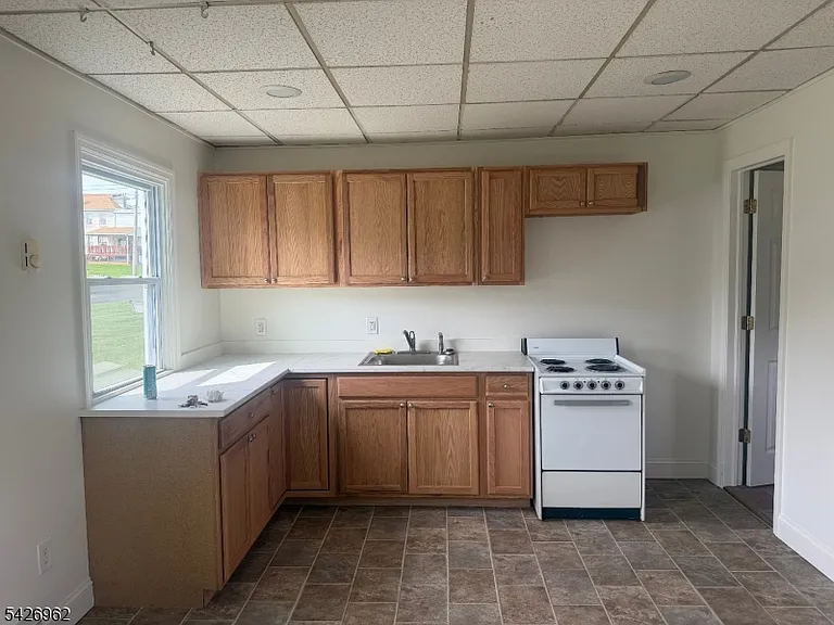 630 Dewey Ave #B — Photo 2