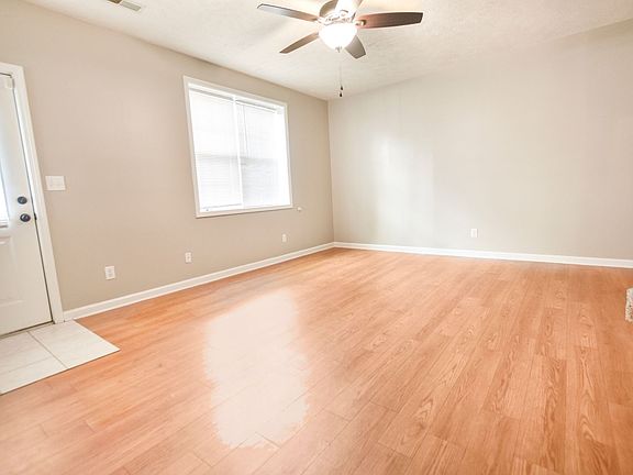 3rd image of 1631 Baltimore Dr APT D