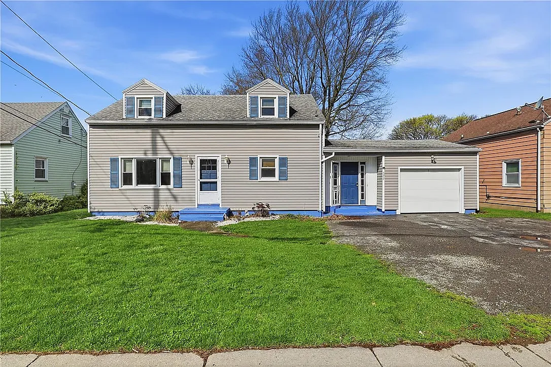 4 bed, 1.5 bath, 1836 sqft, $2,295 — Photo 2