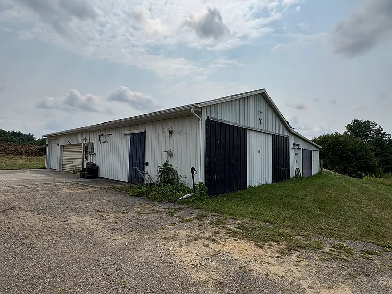 large 4 horse hay barn and 4 car garage
