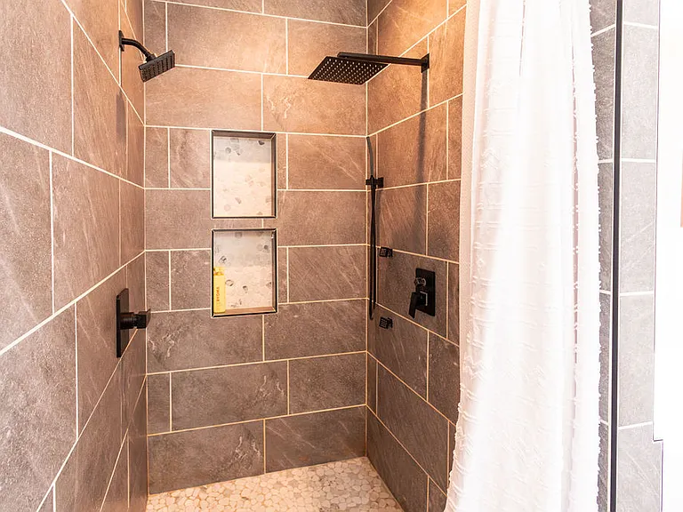 13431 Canyon Rd — Photo 35