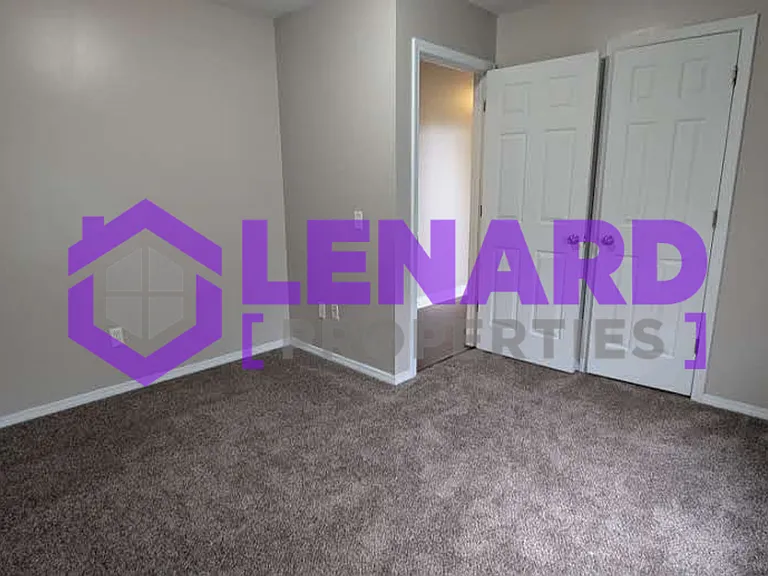 2406 Colton — Photo 17