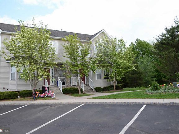 2nd image of 25 Edith Dr #2225