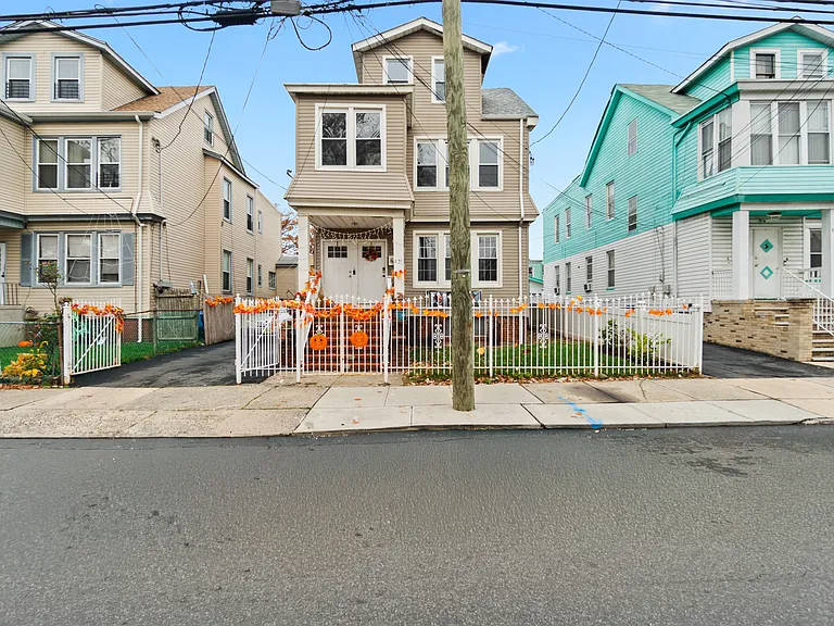 337 Leslie St #2 — Photo 12