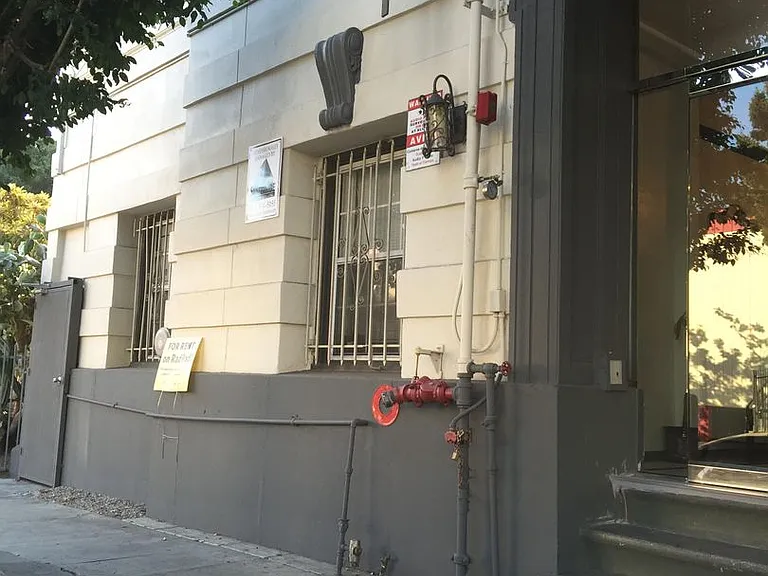 Saint Andrews Manor Apartments — Photo 5
