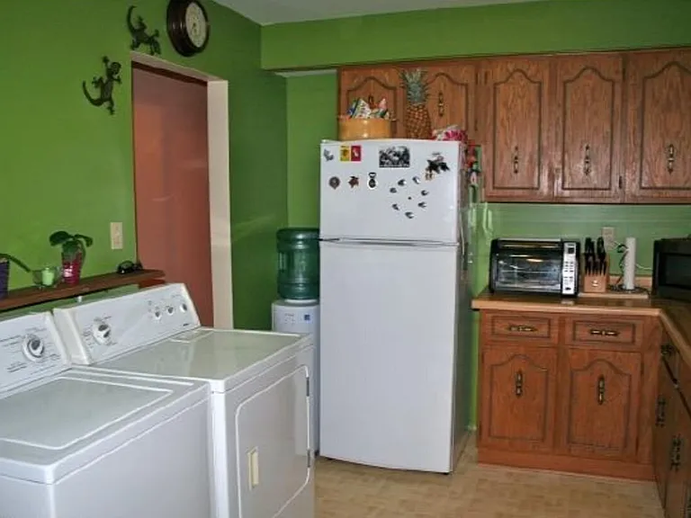 186 Limpert Ave #2 — Photo 6