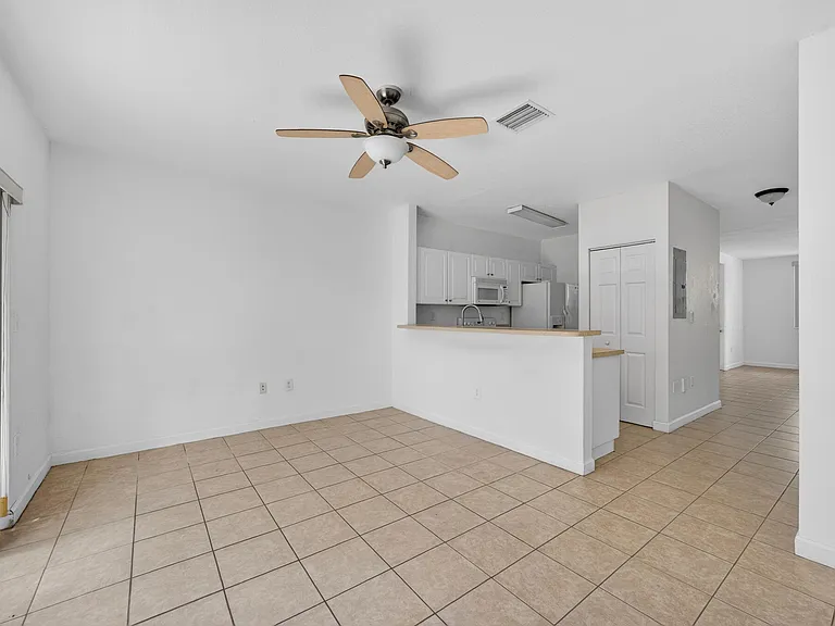 1575 NE 33rd Ave #105 — Photo 14