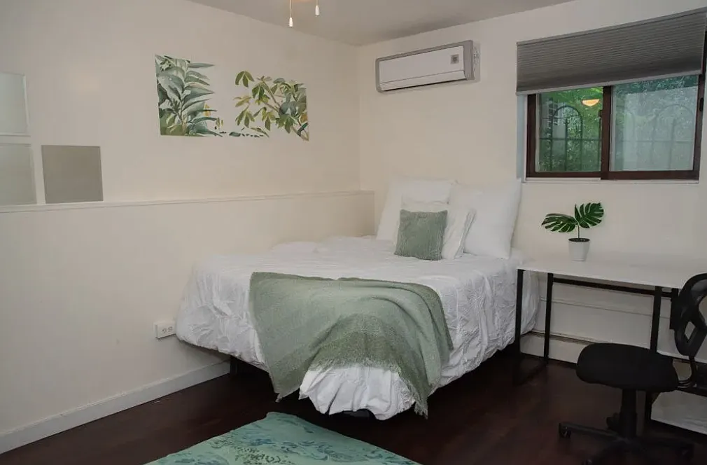 6 bed, 3000 sqft, $4,290 — Photo 2