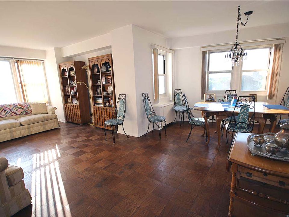 LIVING ROOM & DINING