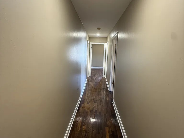 417 N College St — Photo 4