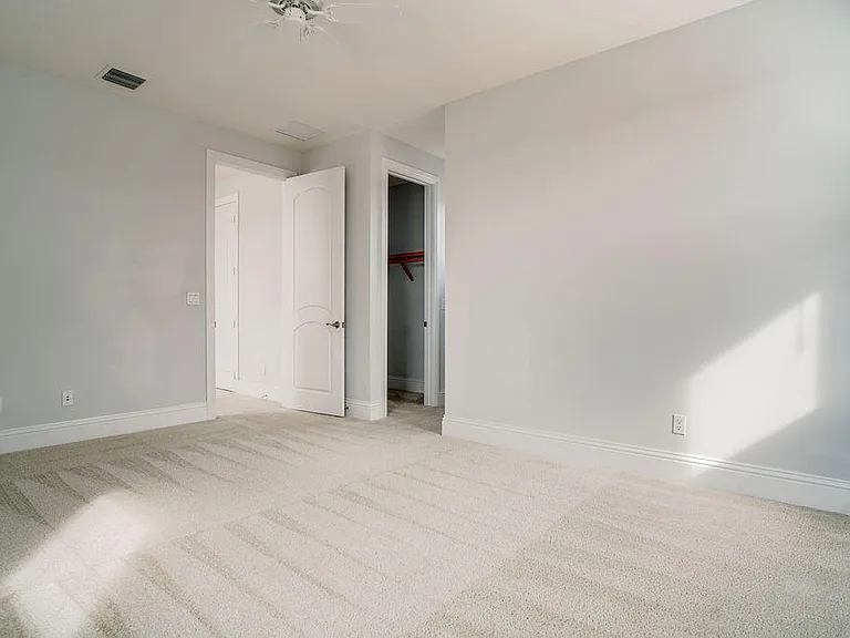 170 SE Calmo Cir — Photo 16