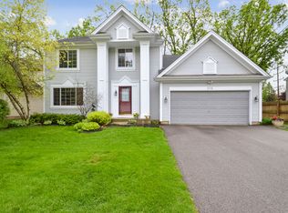 398 Rock Hall Cir, Grayslake, IL 60030