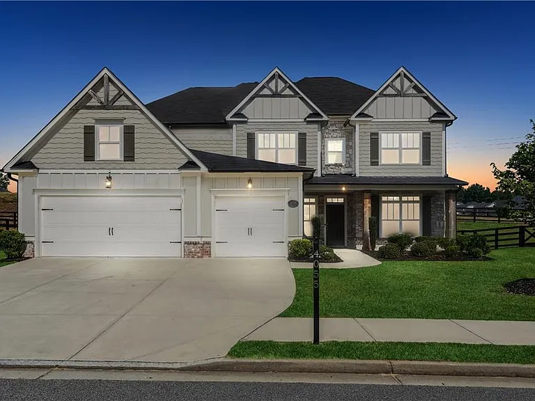 4055 Starwood Dr — Photo 3