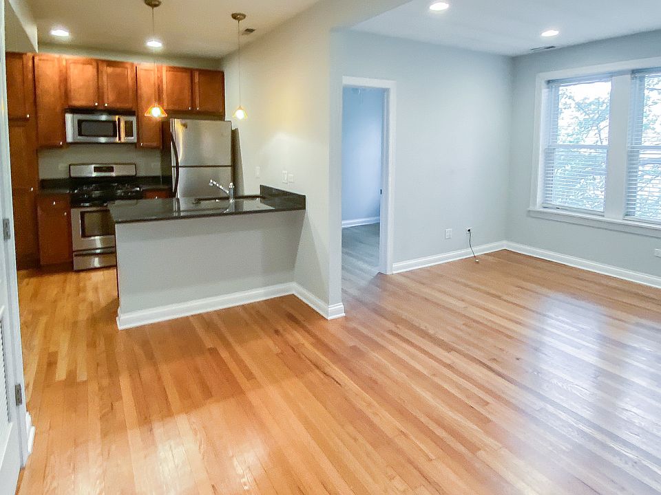 1st image of 3810 1/2 N Marshfield Ave #3