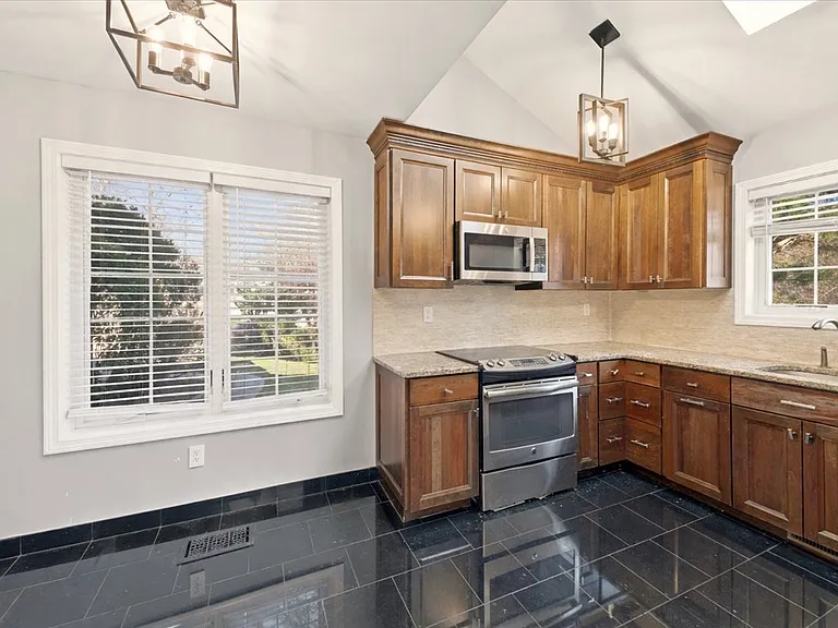 42 Clarewood Dr — Photo 8