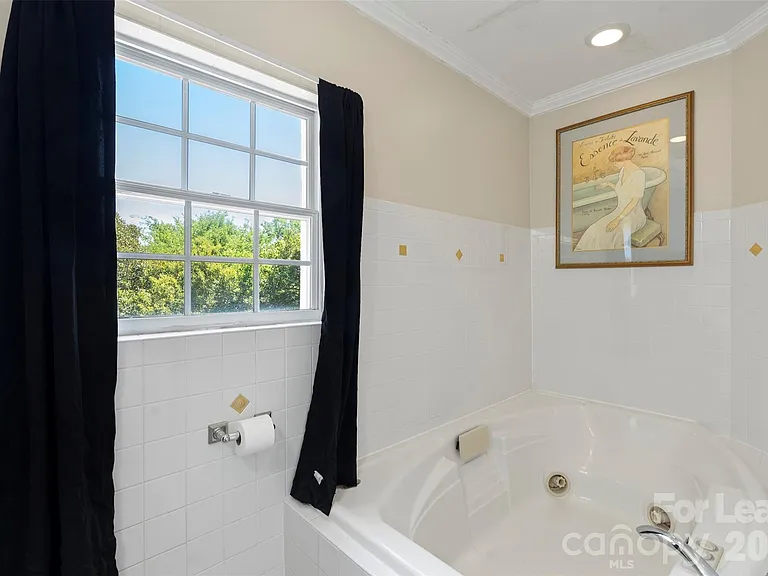 703 S Summit Ave #2 — Photo 27