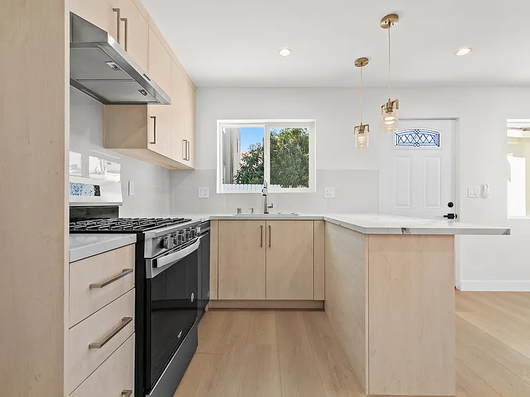 1133 N Maryland Ave #B — Photo 8