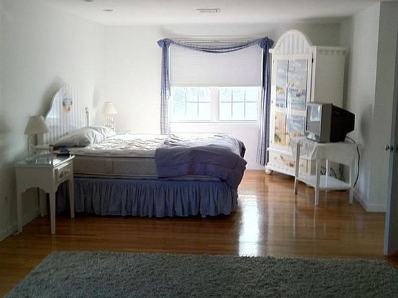 2nd image of 393 Scudder Avenue