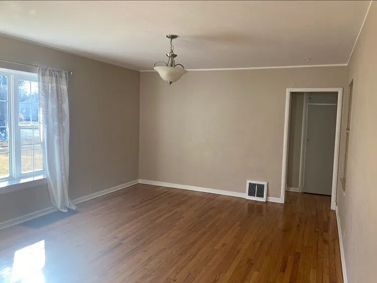 647 Northwood Dr — Photo 3