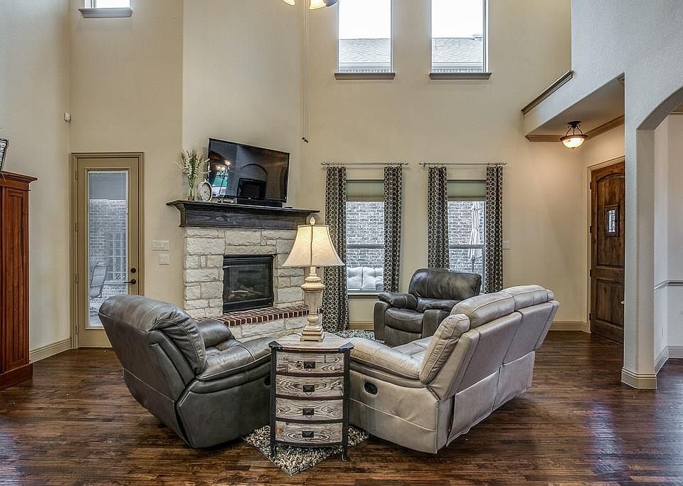 1st image of 4425 Villa Dr