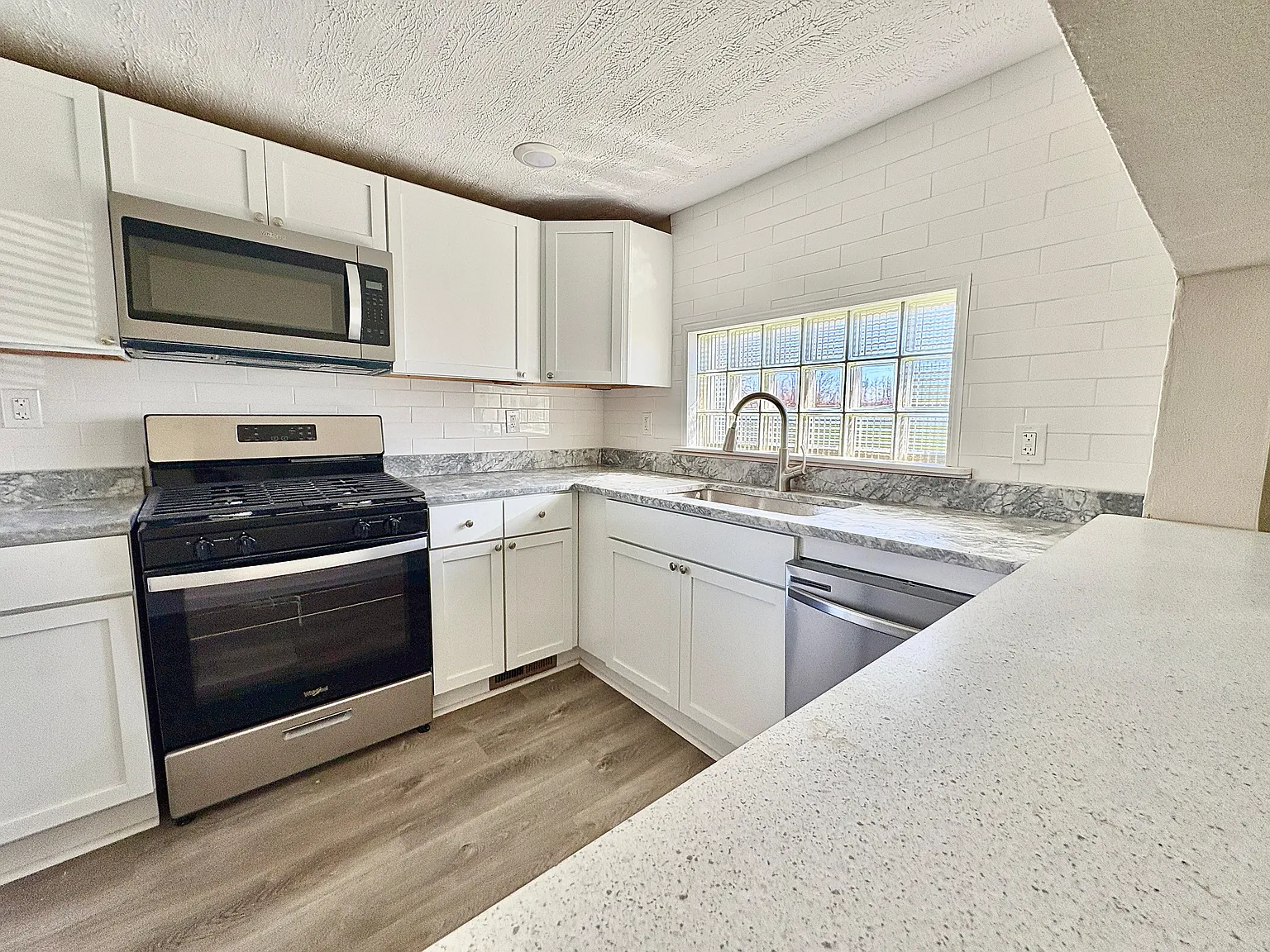 2 bed, $1,150 — Photo 3