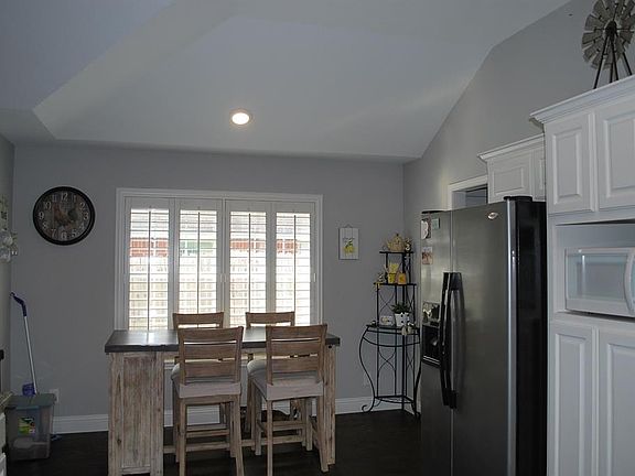 2nd image of 1010 Oxford Dr