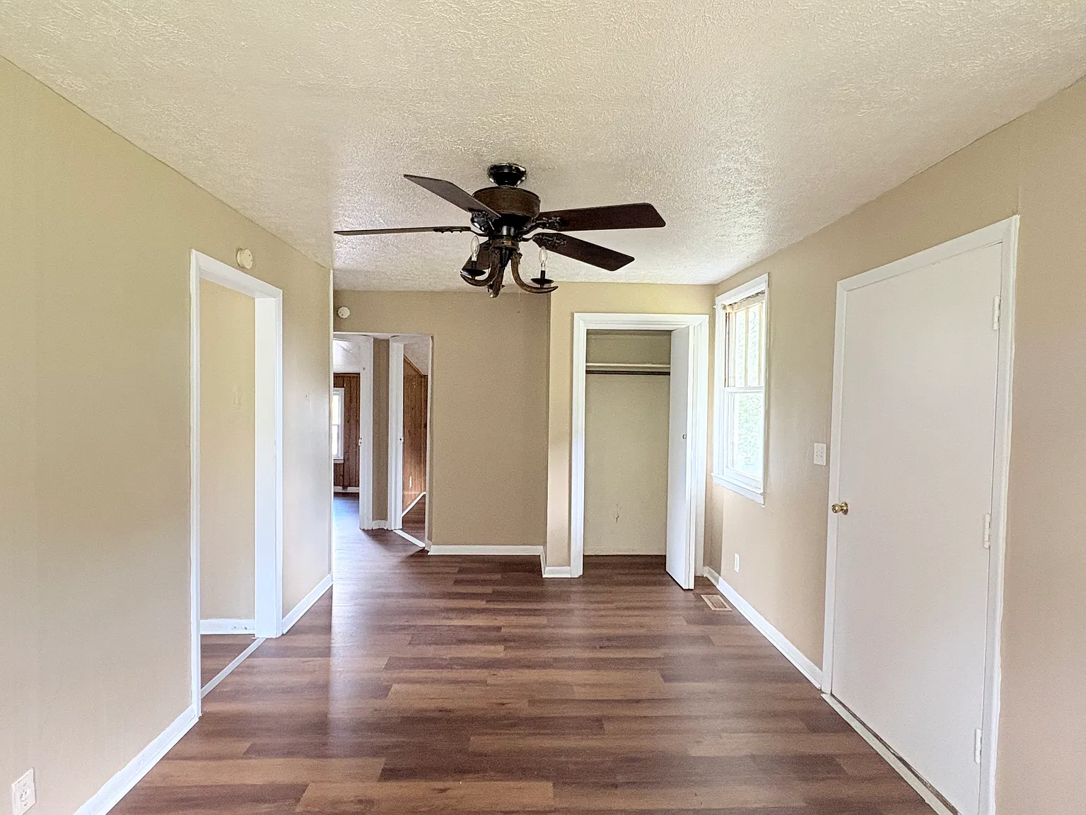 2 bed, 600 sqft, $1,200 — Photo 2