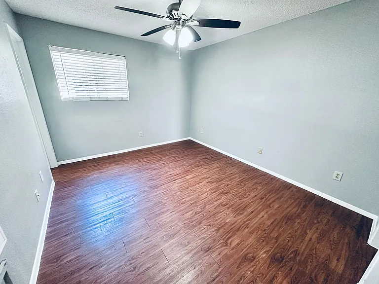 Awesome open Studio Apartments Close to Downtown — Photo 39