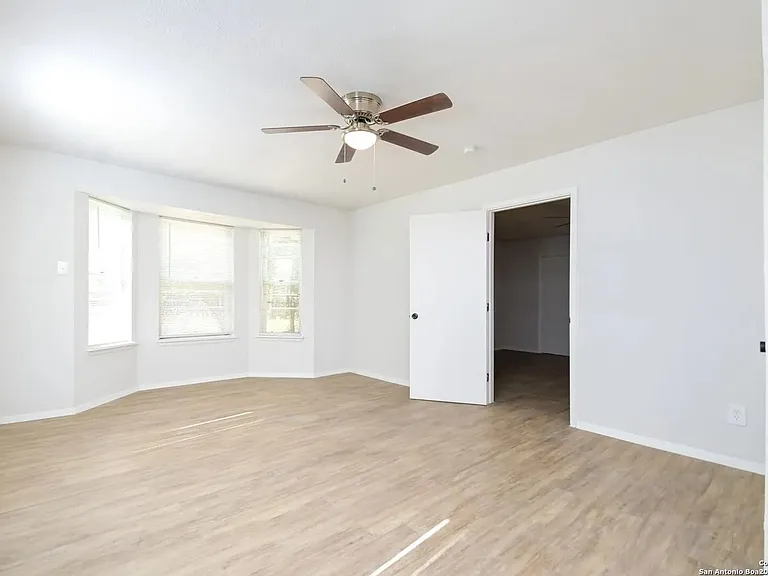 5915 Gabor Dr — Photo 11