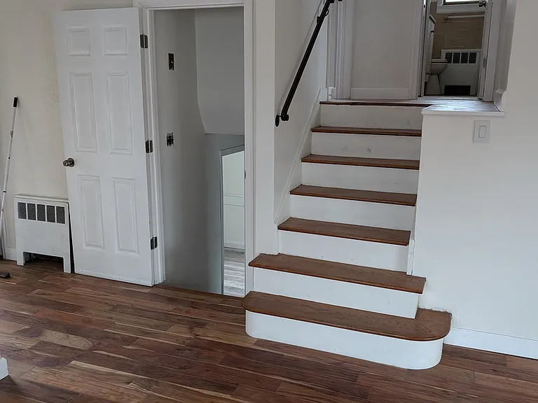 309 E Shore Dr — Photo 2